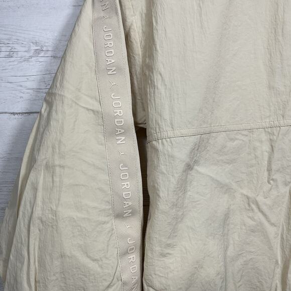 Air Jordan Girls beige lightweight jacket NEW size Large 12- 13 years - Picture 6 of 6